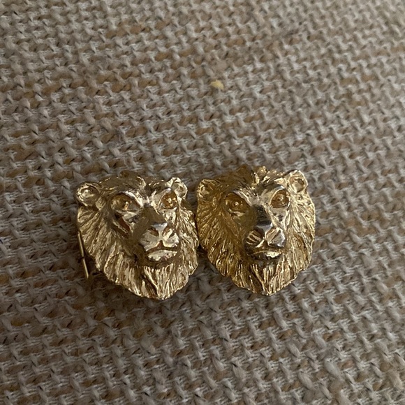 Vintage Lion Heads Belt Buckle and Earrings - Picture 4 of 4